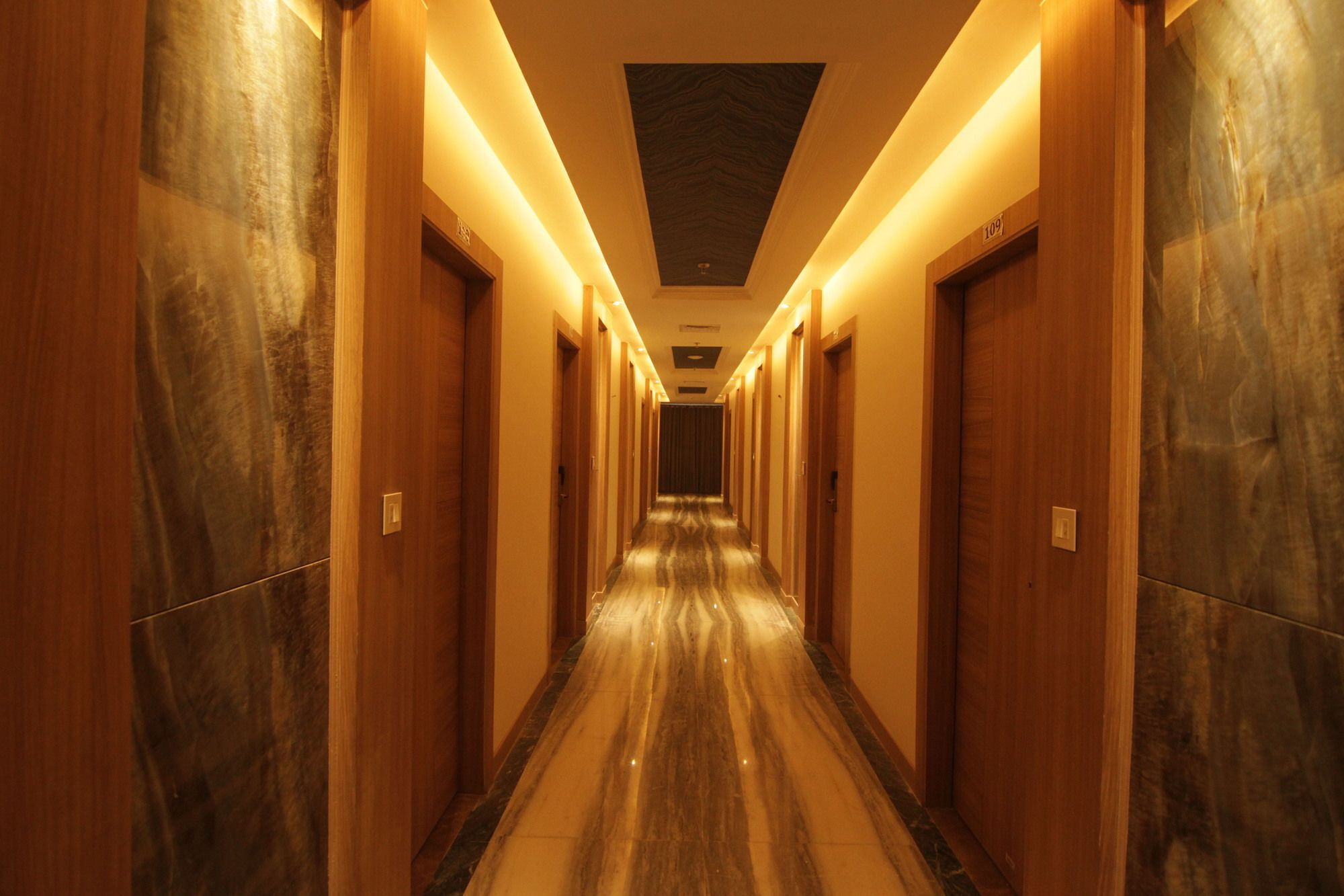 Oyo 2054 New Hotel Broadway Varanasi Exterior foto