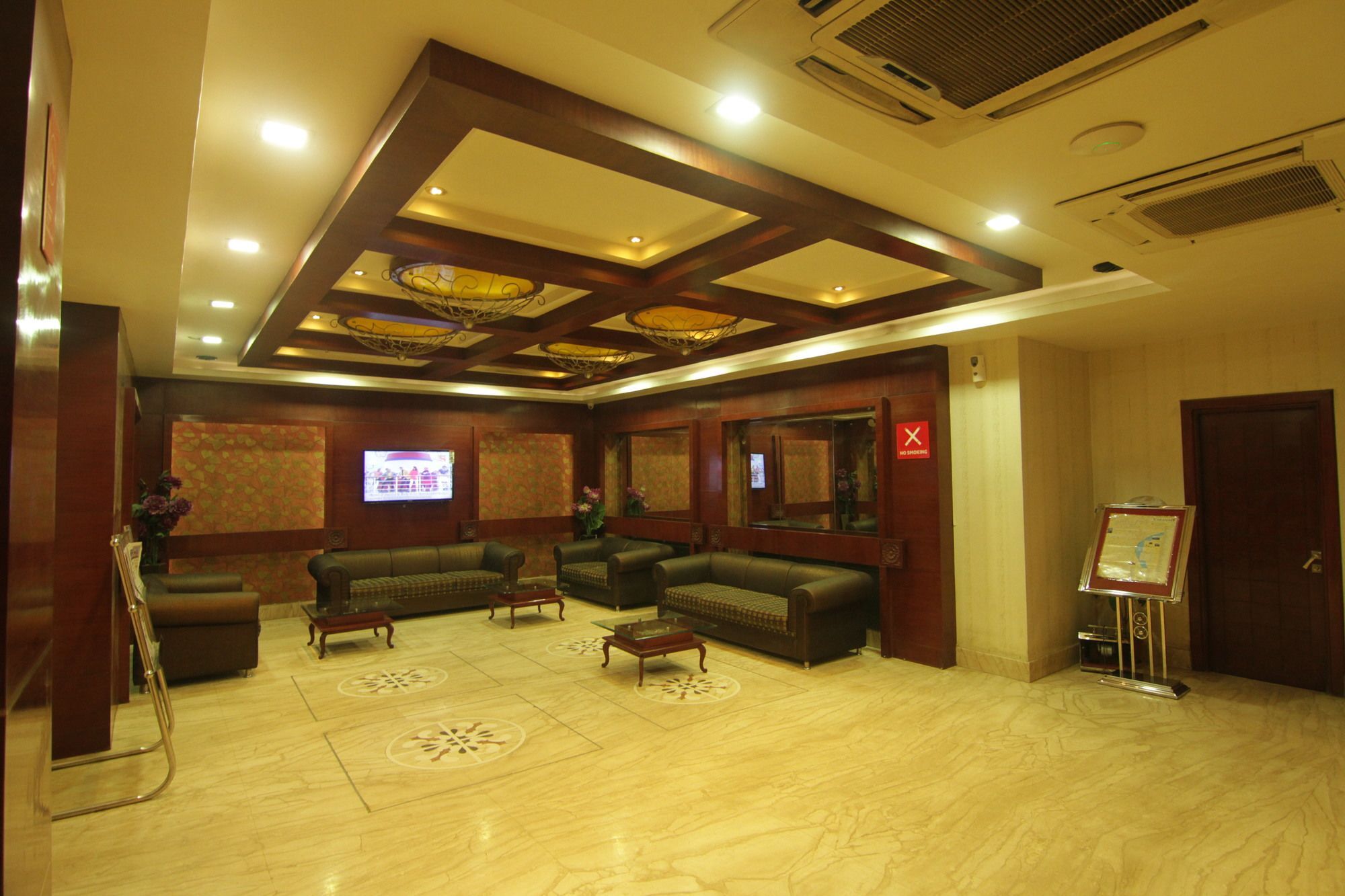 Oyo 2054 New Hotel Broadway Varanasi Exterior foto